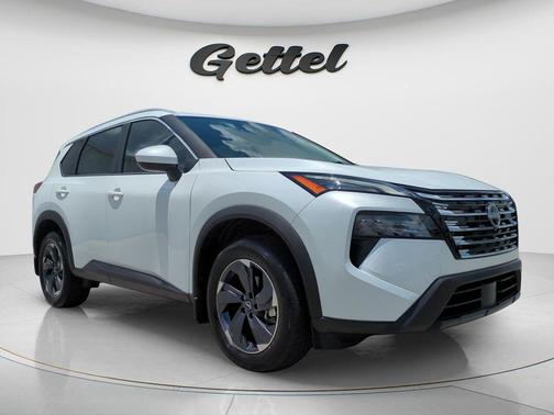 Everest White Pearl 2025 Nissan Rogue SV