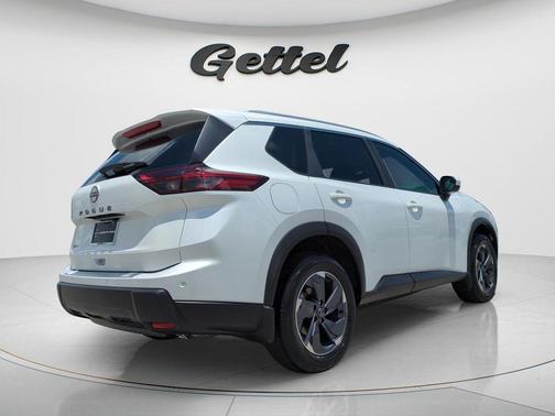 Everest White Pearl 2025 Nissan Rogue SV