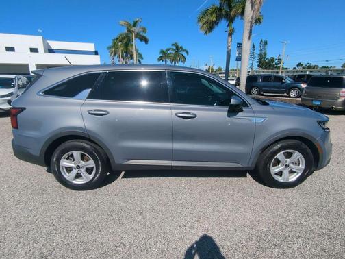 2023 Kia Sorento LX