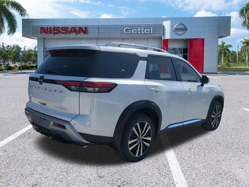 2025 Nissan Pathfinder Platinum FWD