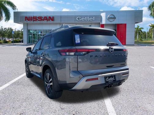 2025 Nissan Pathfinder Platinum FWD
