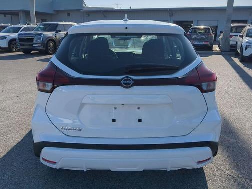 2025 Nissan Kicks S