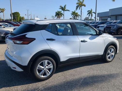 2025 Nissan Kicks S