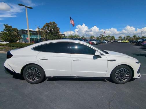 2024 Hyundai SONATA Hybrid SE