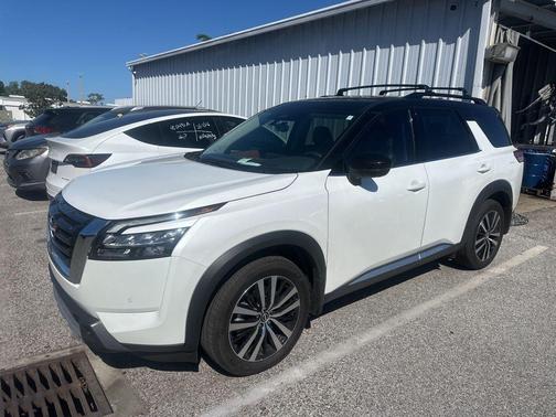 Everest White Pearl Tricoat/Super Black 2025 Nissan Pathfinder Platinum FWD