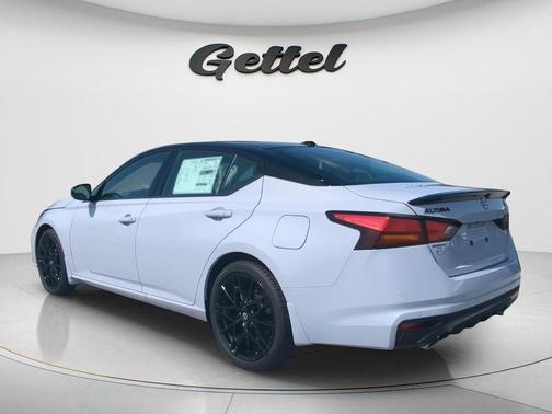 Gray Sky Pearl/Super Black 2026 Nissan Altima SR FWD