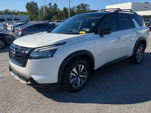2023 Nissan Pathfinder SL 4WD