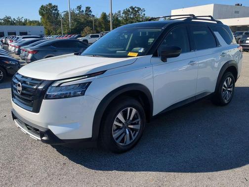 2023 Nissan Pathfinder SL 4WD