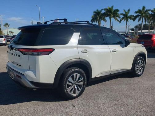 2023 Nissan Pathfinder SL 4WD