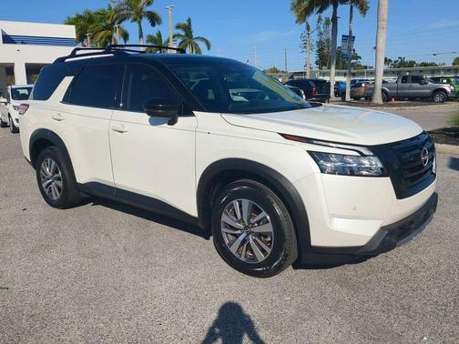 2023 Nissan Pathfinder SL 4WD