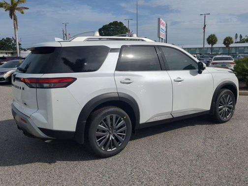 2025 Nissan Pathfinder SL FWD