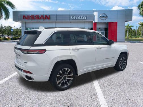 2022 Jeep Grand Cherokee Overland