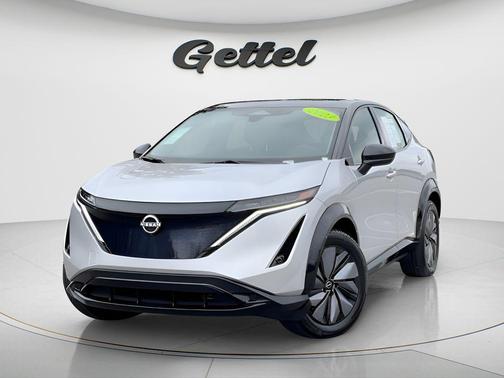 Brilliant Silver Metallic/Black Diamond Pearl 2023 Nissan ARIYA ENGAGE