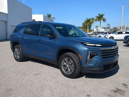 2025 Chevrolet Traverse LT