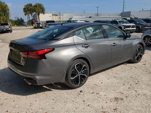 2025 Nissan Altima SR FWD