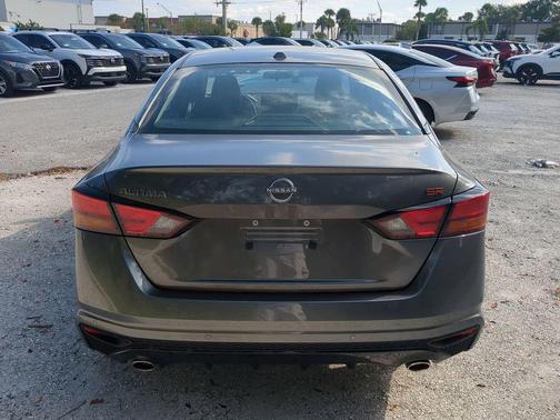 2025 Nissan Altima SR FWD