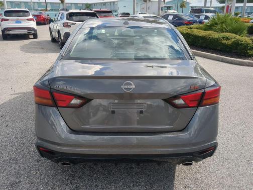 2025 Nissan Altima SR FWD