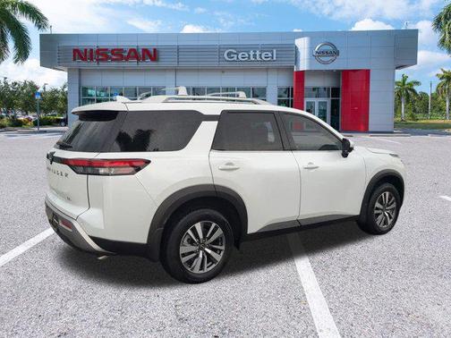 2025 Nissan Pathfinder SL FWD