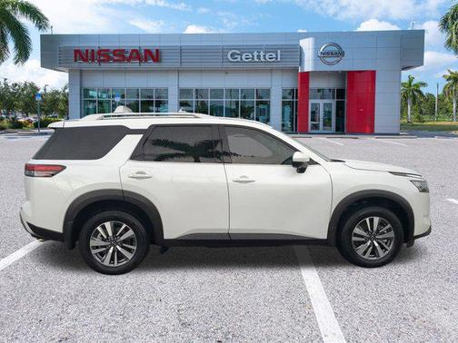 2025 Nissan Pathfinder SL FWD