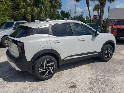 2025 Nissan Kicks SV