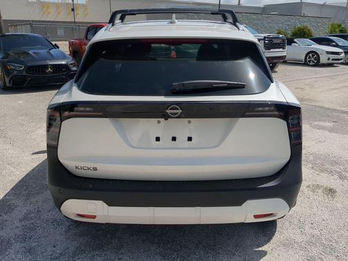 2025 Nissan Kicks SV