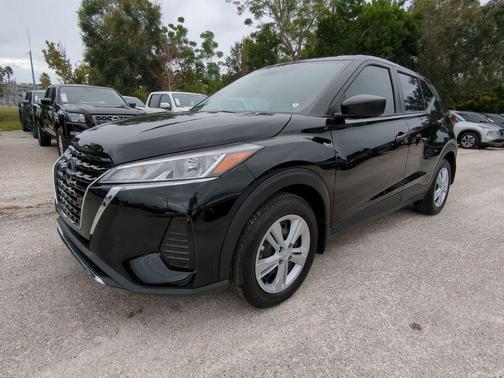 2023 Nissan Kicks S