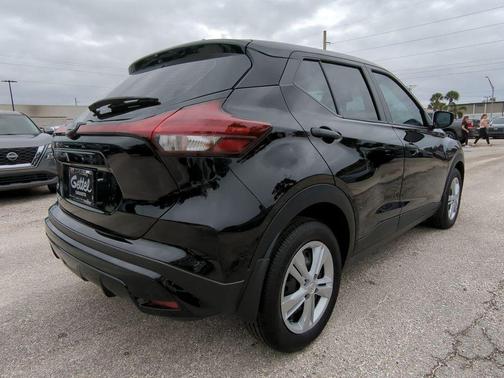 2023 Nissan Kicks S