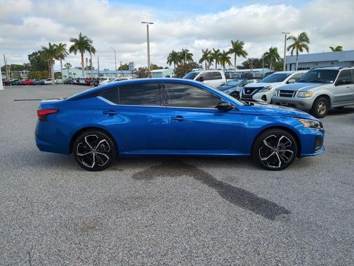 2025 Nissan Altima SR FWD