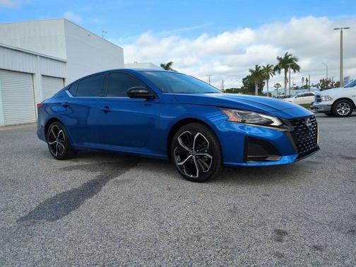 2025 Nissan Altima SR FWD