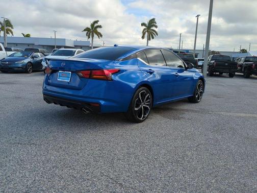 2025 Nissan Altima SR FWD