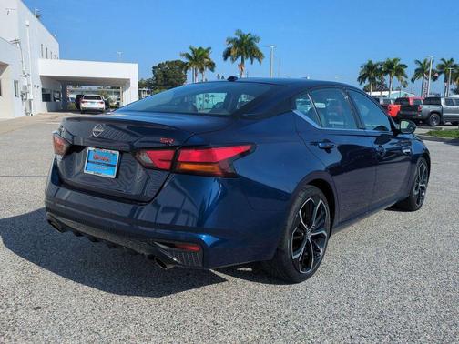 2023 Nissan Altima SR FWD