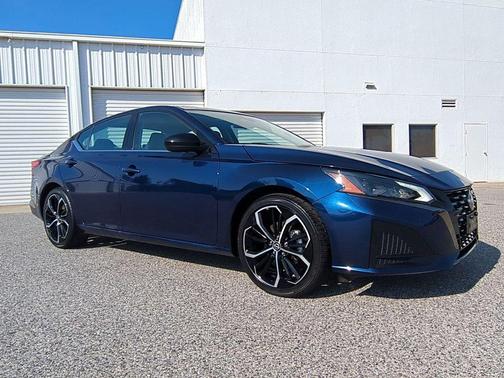 2023 Nissan Altima SR FWD