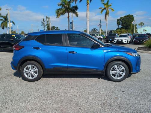 2025 Nissan Kicks S