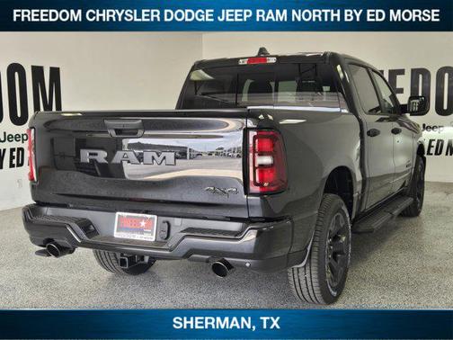 Diamond Black Crystal Pearlcoat 2026 RAM 1500 Express