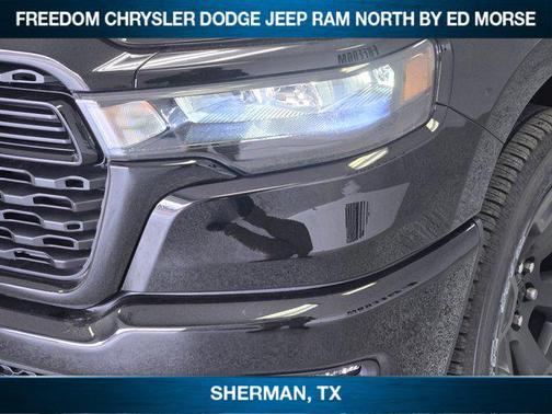 Diamond Black Crystal Pearlcoat 2026 RAM 1500 Express