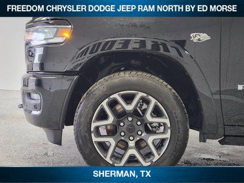 Diamond Black Crystal Pearlcoat 2026 RAM 1500 Laramie