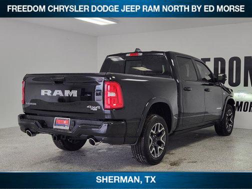 Diamond Black Crystal Pearlcoat 2026 RAM 1500 Laramie