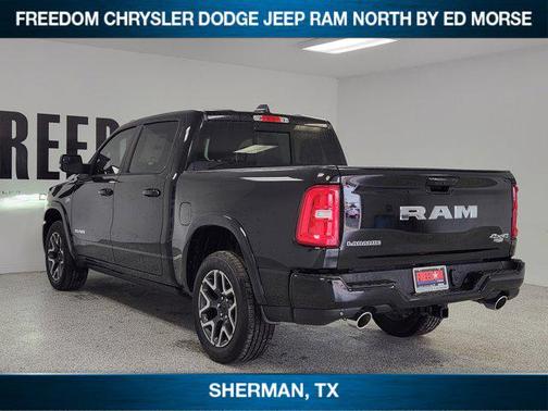 Diamond Black Crystal Pearlcoat 2026 RAM 1500 Laramie