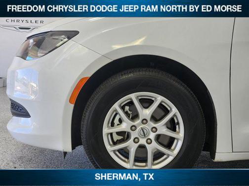 2023 Chrysler Voyager LX