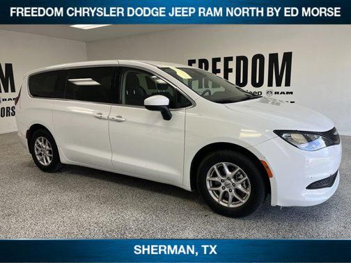 2023 Chrysler Voyager LX