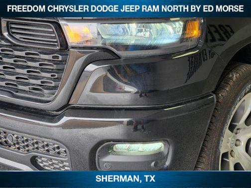 Diamond Black Crystal Pearlcoat 2026 RAM 1500 Express