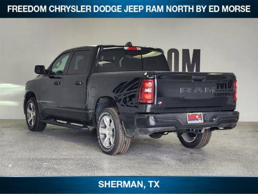 Diamond Black Crystal Pearlcoat 2026 RAM 1500 Express