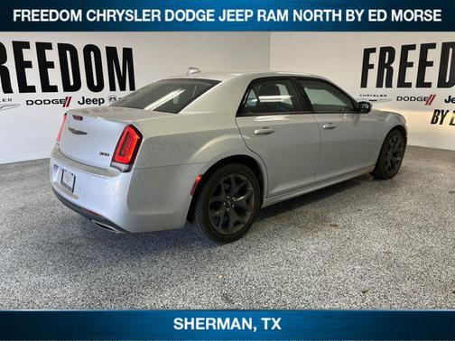 2023 Chrysler 300 Touring