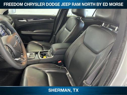 2023 Chrysler 300 Touring