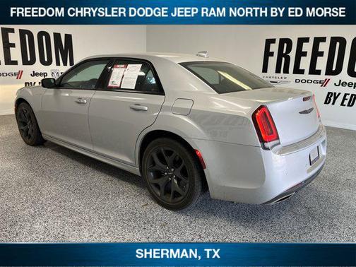 2023 Chrysler 300 Touring