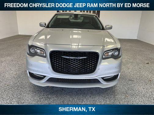 2023 Chrysler 300 Touring