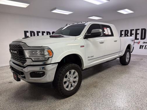 Bright White Clearcoat 2022 RAM 2500 Limited
