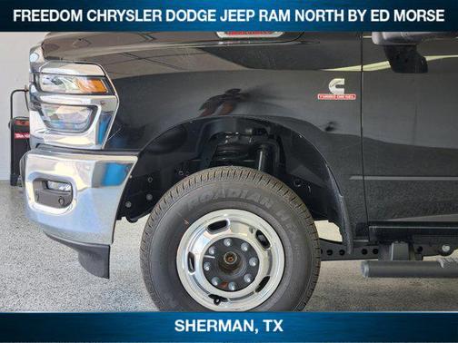 Diamond Black Crystal Pearlcoat 2026 RAM 3500 Tradesman