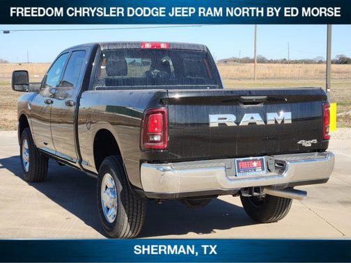 Diamond Black Crystal Pearlcoat 2026 RAM 2500 Tradesman