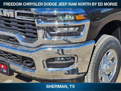 Diamond Black Crystal Pearlcoat 2026 RAM 2500 Tradesman